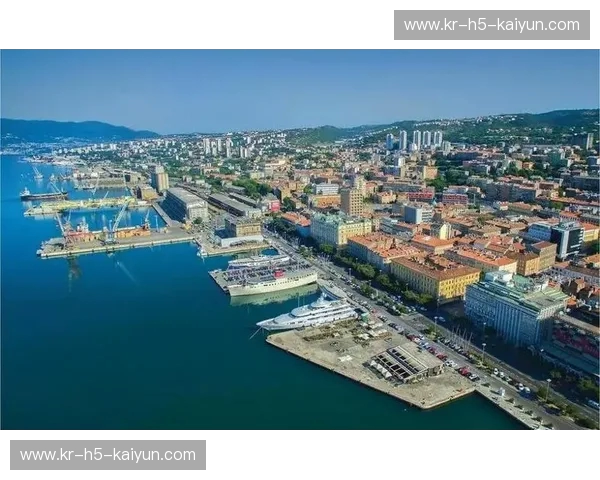 亚得里亚海的骄阳与阿尔卑斯的回响：里耶卡与萨尔茨堡的足球史诗